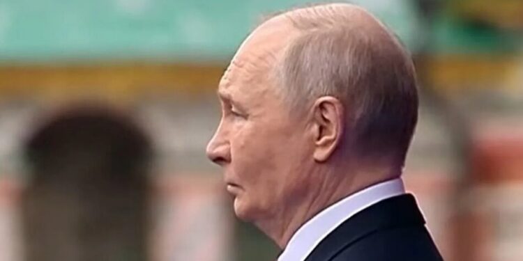 путін виступив на параді 9 травня – згадав про НАТО та пообіцяв "перемогу" росії