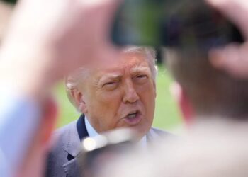 "Рознести їх дощенту" або укласти угоду – Трамп озвучив два варіанти дій щодо Ірану