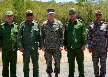 Командувач військ США провів рідкісну зустріч із кубинськими військовими в Гуантанамо