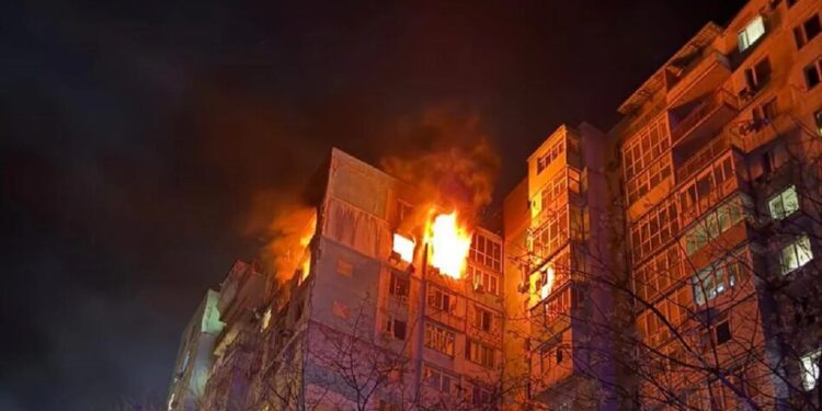 Ворог атакував Одесу – у двох висотках виникли пожежі