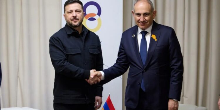 "Паніка і злість" – як у росії реагують на візит Зеленського до Вірменії
