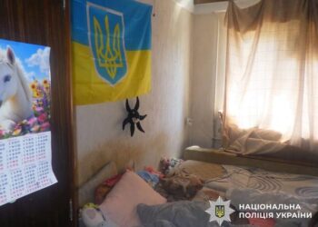 Розбещував 10-річну доньку знайомих, поки її батьки спали у сусідній кімнаті – киянину повідомили про підозру