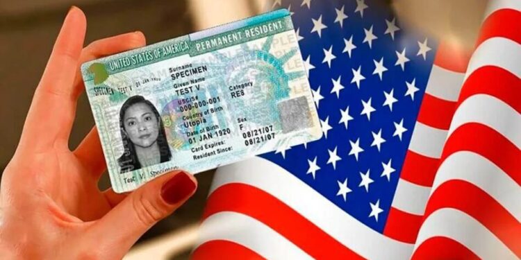 Міністерство внутрішньої безпеки США уточнило правила отримання грін-карт після хвилі критики