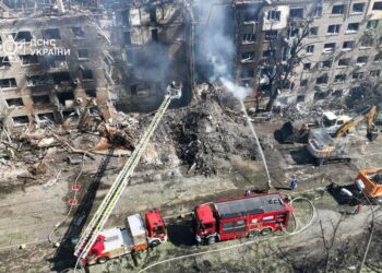У двох районах Києва досі триває рятувальна операція після атаки рф, під завалами можуть бути люди – ДСНС
