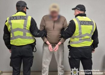 У Яготині чоловік відкрив стрілянину з вікна багатоповерхівки, його затримали