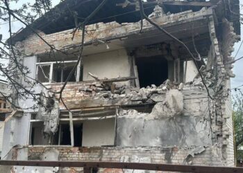 російські дрони атакували Чернігів – горить бензовоз, є постраждалі