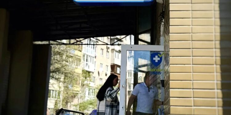 Битва за пологовий: кому знадобився столичний Перинатальний центр?