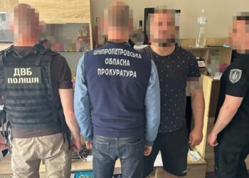 У Дніпрі експоліцейські побили затриманого до стану реанімації – їм оголосили підозру