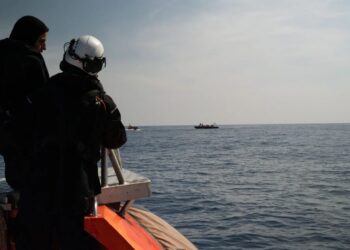 Пов’язані з лівійською береговою охороною судна відкрили вогонь по кораблю з мігрантами