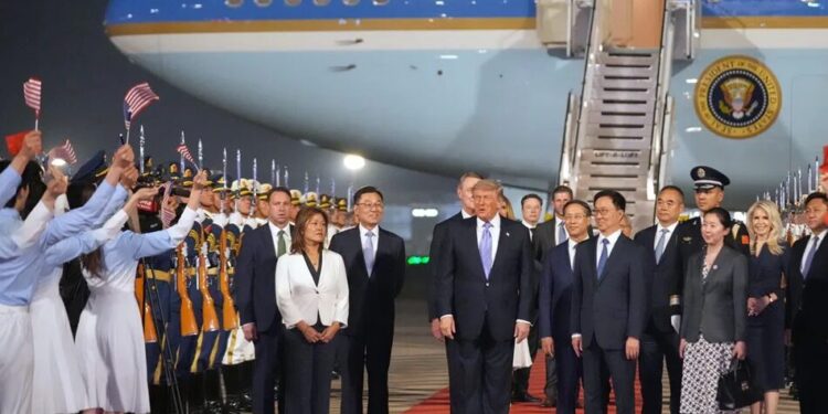 Трамп прилетів до Сі – що вирішують США і Китай та де в цій грі Україна