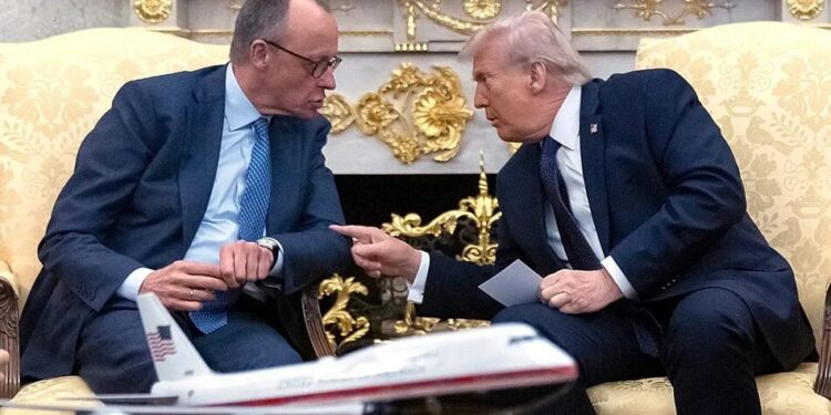 У ЄС побоюються зриву підписання торговельної угоди з США через конфлікт Трампа з Мерцом – Bloomberg