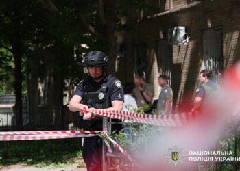 Удар рф по Запоріжжю поранив 12 людей, включаючи немовля і поліцейських