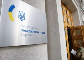 4 українців залишаються на ураженому хантавірусом лайнері, ще один на спецрейсі до Нідерландів, усі без ознак хвороби – МЗС