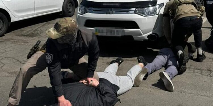 СБУ викрила на Київщині ухилянтську схему через благодійні фонди за 16 тис. доларів