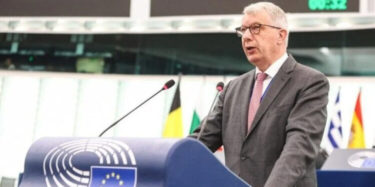 Євродепутат з Люксембургу Картейзер вербує колег для поїздок до росії – Politico