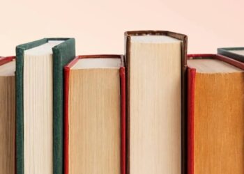 До пів мільйона книжок придбали українці у межах "єКниги" – стало відомо, що забирають з полиць книгарень 18-річні