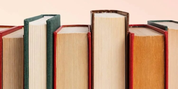 До пів мільйона книжок придбали українці у межах "єКниги" – стало відомо, що забирають з полиць книгарень 18-річні