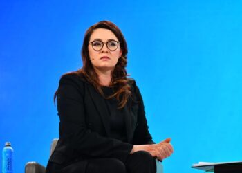 Економіка України повернулася до зростання, поки рф втрачає нафтові доходи – Прем'єр