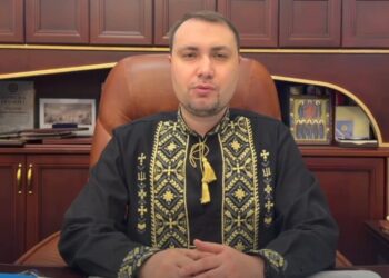 Буданов показав себе у вишиванці і згадав про однострій