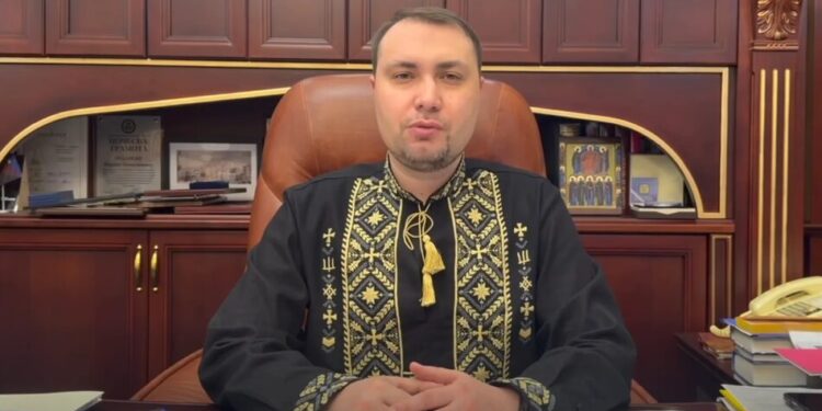 Буданов показав себе у вишиванці і згадав про однострій