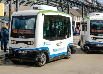 Автономні автобуси можуть стати звичним явищем у Німеччині вже за 10 років, частину водіїв замінить ШІ