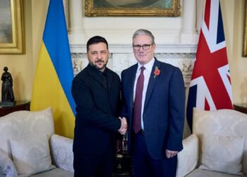Зеленський провів розмову зі Стармером на тлі послаблення нафтових санкцій проти рф