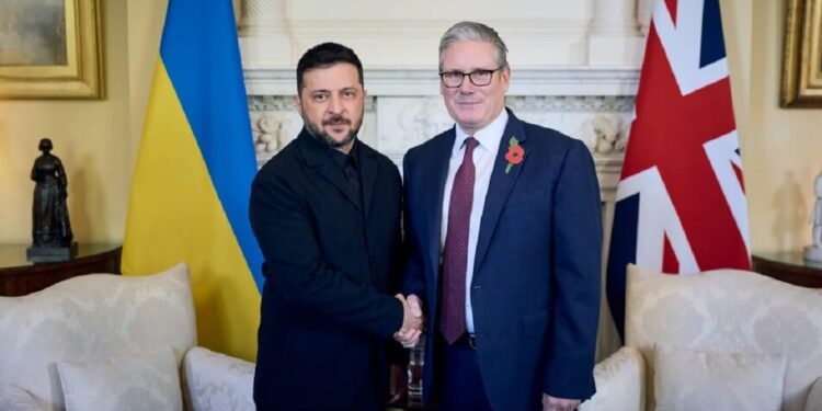 Зеленський провів розмову зі Стармером на тлі послаблення нафтових санкцій проти рф