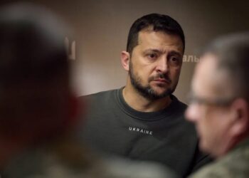 Зеленський попередив про сотню російських дронів у небі та можливість нових хвиль атак рф
