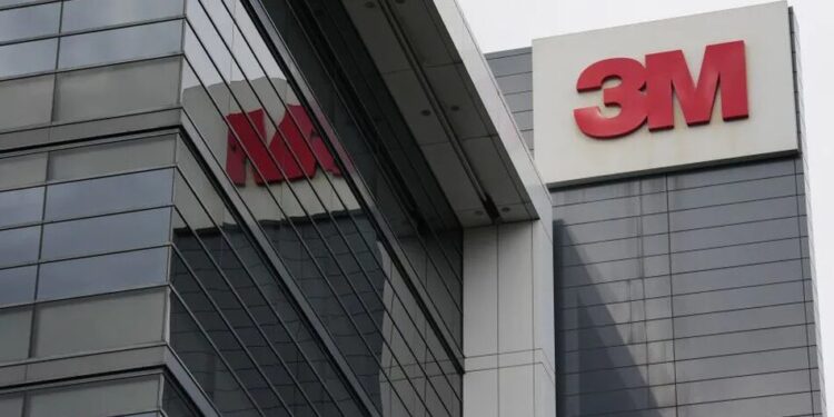 Австралія подала позов проти американської компанії 3M на $1,4 млрд через "вічні хімікати"