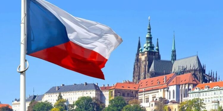 Контроль за виплатами посилять, авто зобов'яжуть реєструвати – Чехія запроваджує нові обмеження для українських біженців