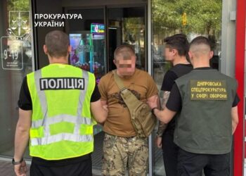 Хотіли 200 тис. грн за "мовчання" – командира роти та старшину бригади запідозрили у вимаганні грошей з військового