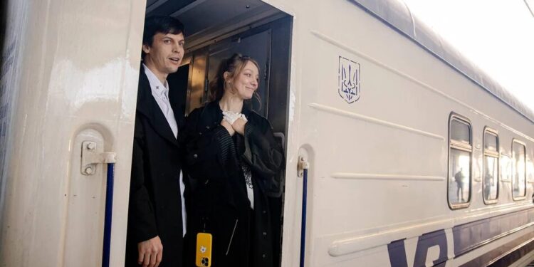 Співачка Leleka, яка представить Україну, вирушила на Євробачення 2026