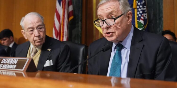 Сенатори США вимагають негайно розблокувати 600 мільйонів для України