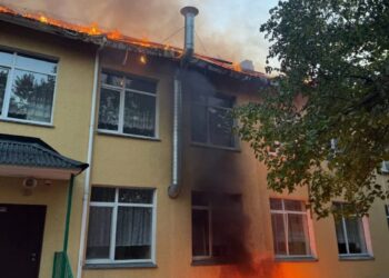 Через атаку дронів на Київщині пошкоджено дитсадок та житлові будинки