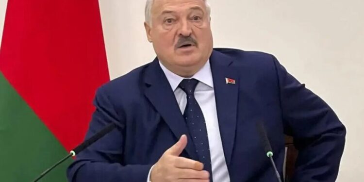 лукашенко оголосив точкову мобілізацію білорусів для підготовки до війни