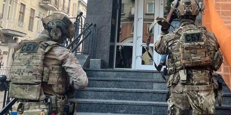 Обшуки у поліції: правоохоронці розкрили, кого з топ-поліцейських затримали у трьох областях