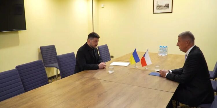 Зеленський зустрівся з Бабішем в Єревані – обговорили шлях України до членства в ЄС