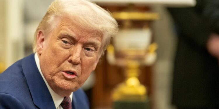 Трампу представили військові варіанти щодо Ірану – Axios