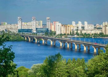 У Києві на мосту Патона обмежать рух через ремонт – КМДА