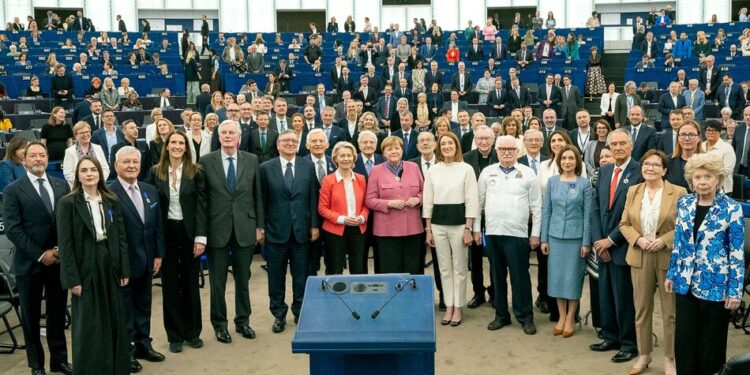 Зеленський отримав Європейський орден за заслуги у Європарламенті