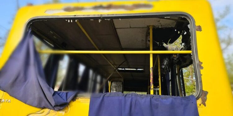 Ворог атакував дроном маршрутку в Херсоні – двоє людей загинули, семеро поранені
