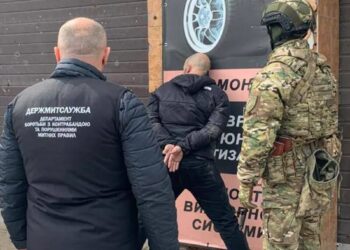 Митники викрили схему незаконного продажу понад 4,7 тис. ввезених для ЗСУ автомобілів