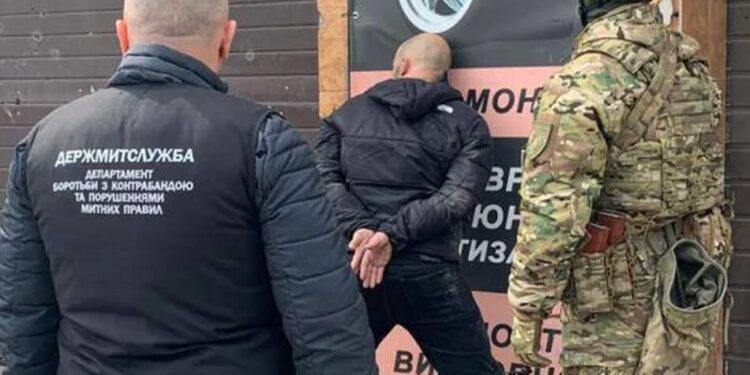 Митники викрили схему незаконного продажу понад 4,7 тис. ввезених для ЗСУ автомобілів
