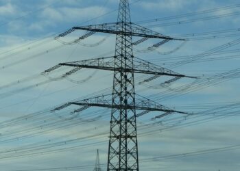 В Україні зростає споживання світла через спеку, є перебої через атаки рф у 5 областях