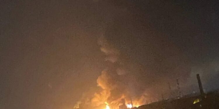 росія у вогні: в ніч на 15 травня атаковані НПЗ та військовий аеродром країни-агресора – ЗМІ