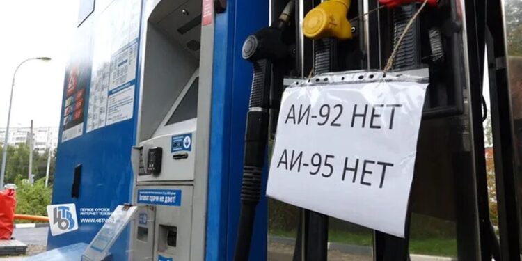Паливна криза в рф загострюється через нестачу бензину АІ-95 і ремонт НПЗ – розвідка