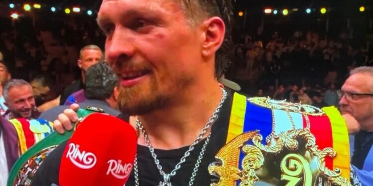 "Я знаю, що Україну зараз бомблять": Усик після перемоги над Верховеном виступив із заявою