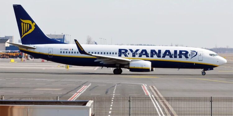 Ryanair попередила про зростання витрат через ціни на пальне та зарплати персоналу