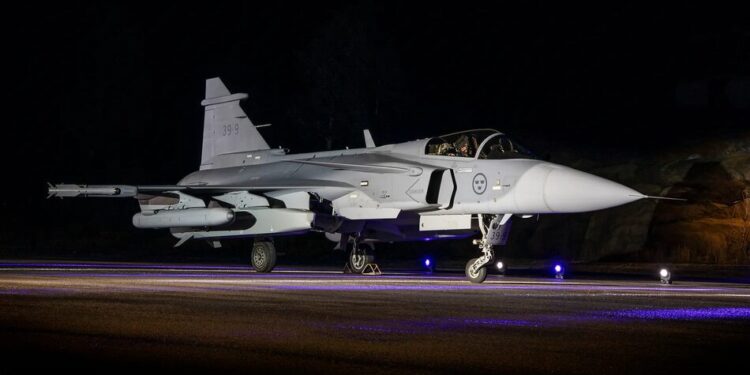 Україна домовилася про купівлю до 20 винищувачів Gripen і має отримати 16 як допомогу від Швеції