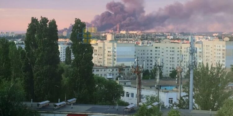 У російському саратові дрони атакували НПЗ  – ЗМІ